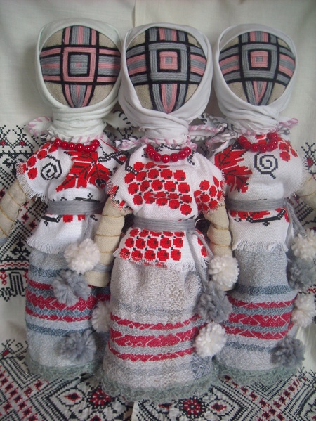 Українська авторська лялька-мотанка, оберіг домашнього затишку.